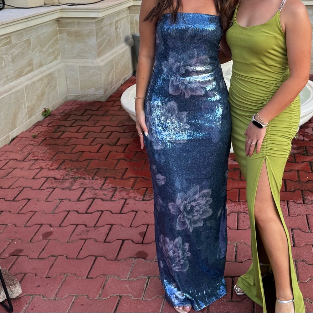 Elegant Blue Floral Strapless Dress